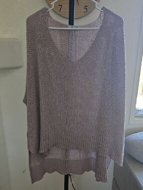 Women's Lightweight V-Neck Pullover Sweater in Light Purple